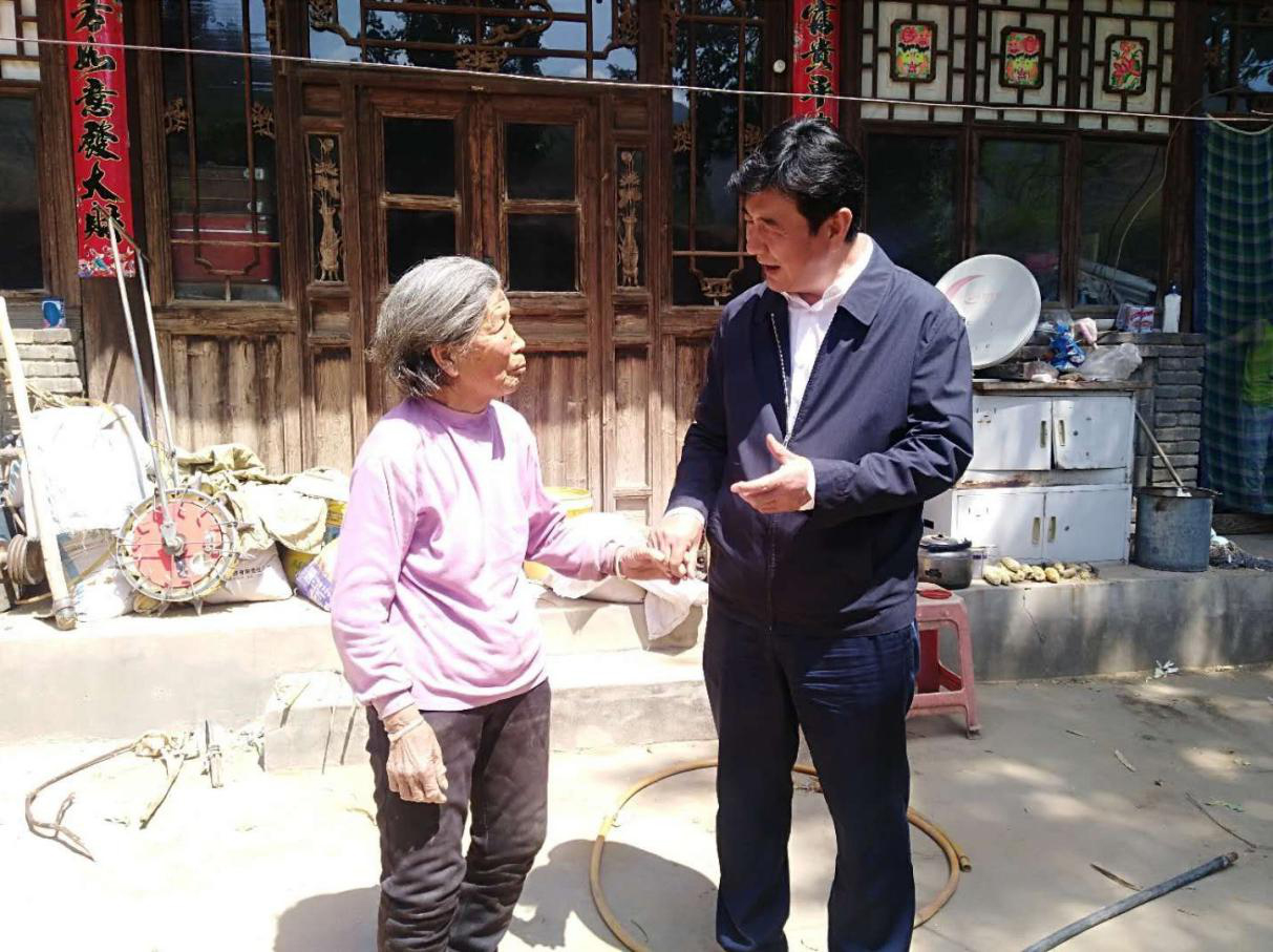 ɽ����Ͷ��ίίԱ�����¡�������ϯ�¸����뷱���ط�ƶ���뻧�߷�