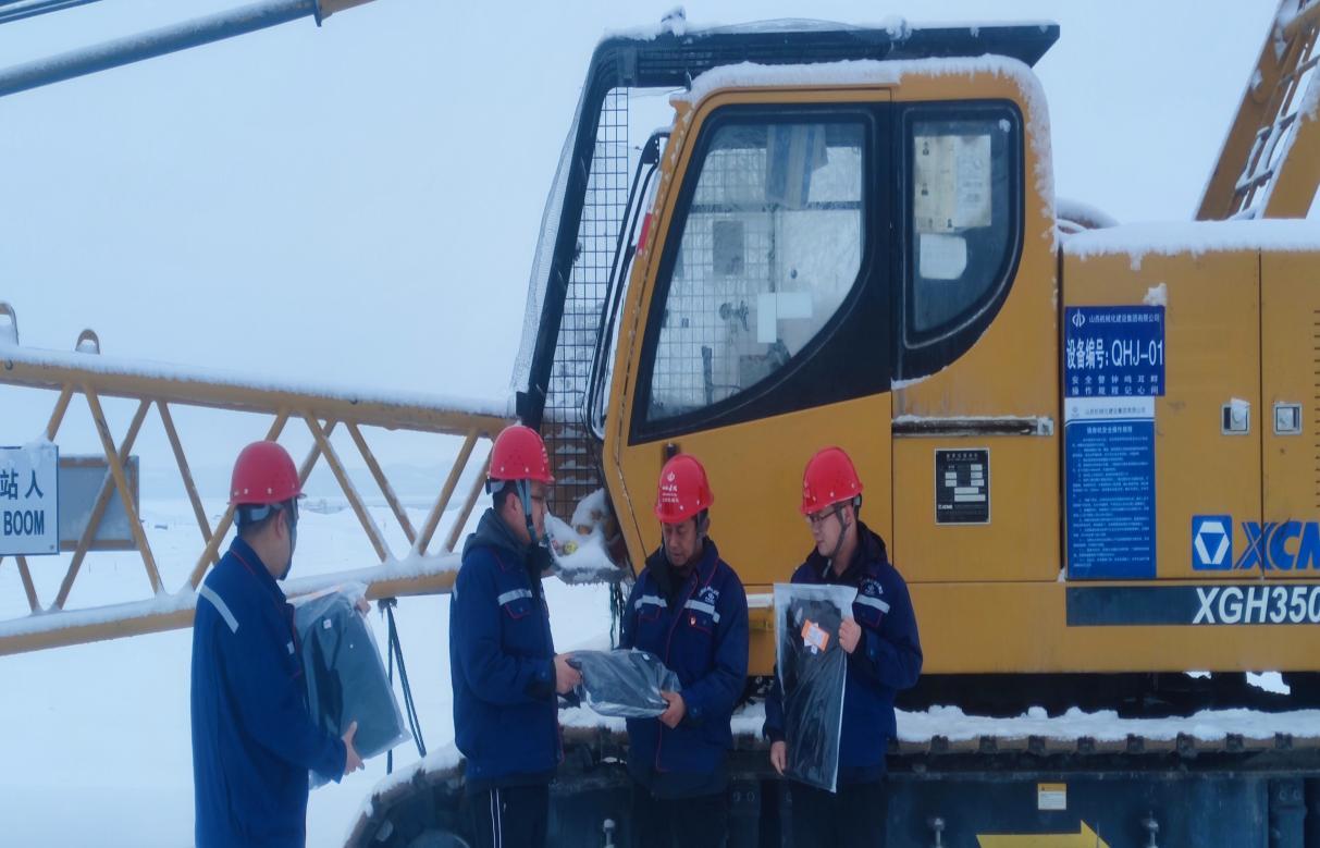 ɽ����Ͷ��е����������ů����ɽ�ϱ�