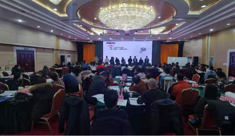 ɽ����Ͷ��������̸������ͬ������ѵ��