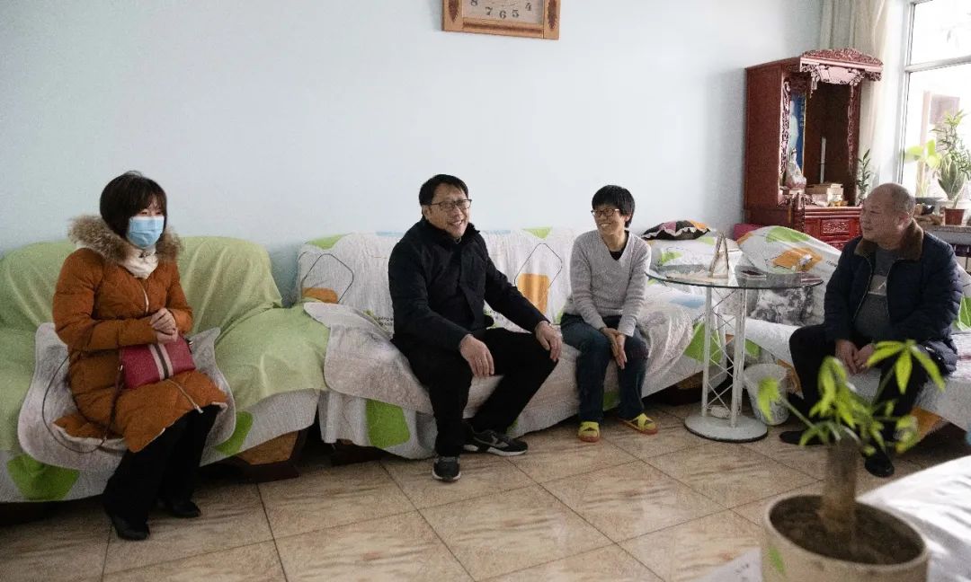 ɽ����Ͷ��������ο���ϵ�Ա�����⵳Ա