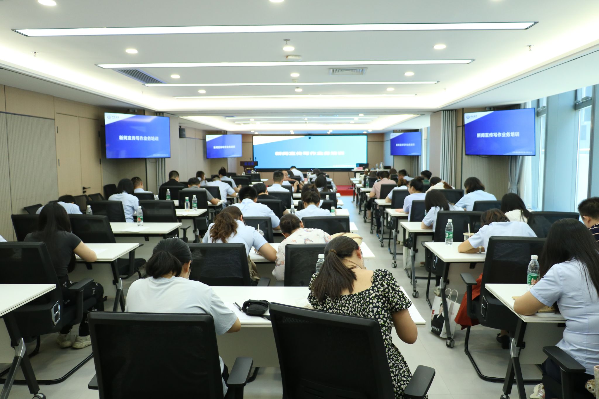 ɽ����Ͷ������ѯ��˾�����ֵܵ�λ��չ��������д��Ӫҵ��ѵ