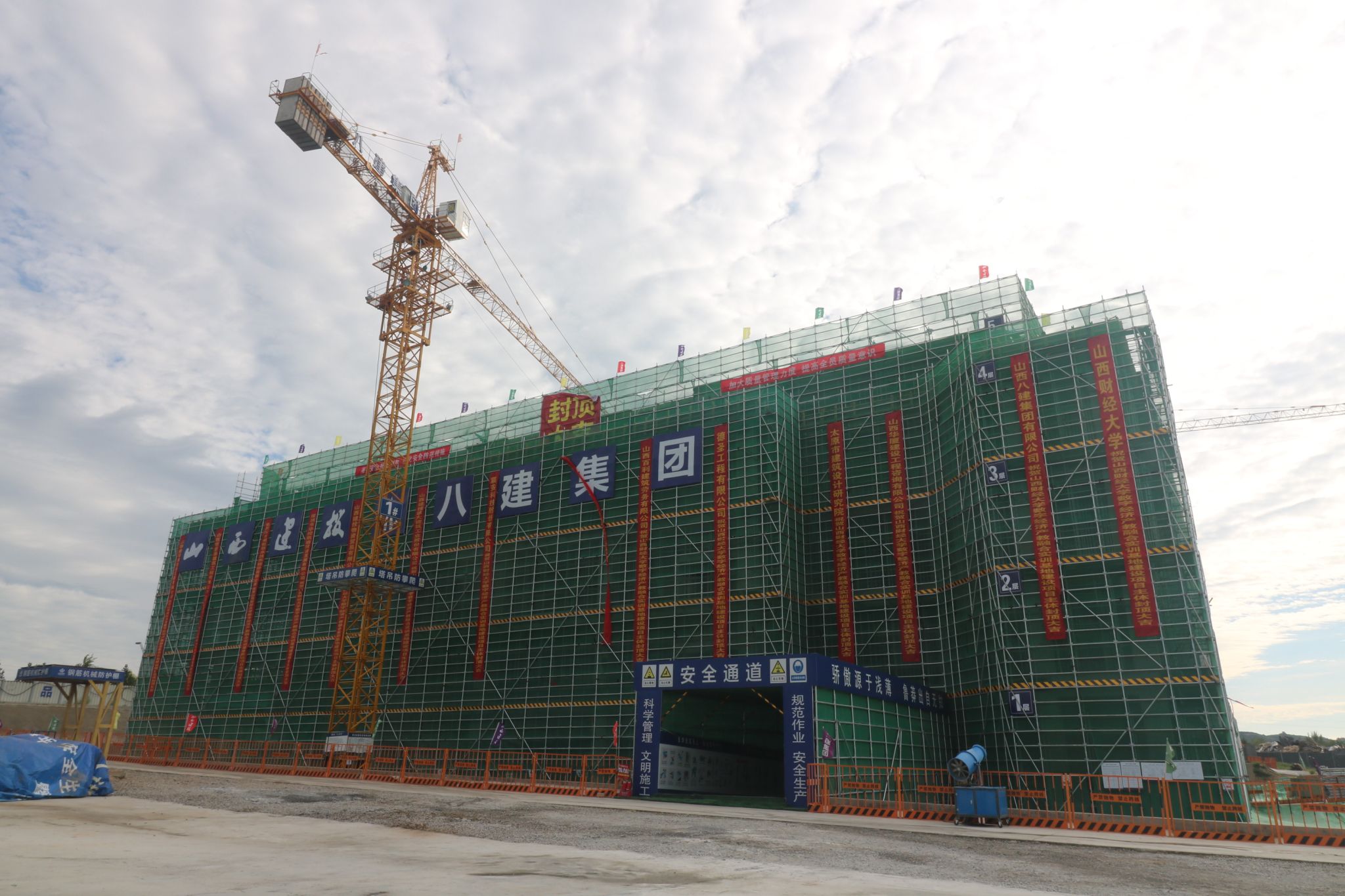 ɽ����Ͷ�˽�����ɽ���ƴ����־��ò����ں�ʵѵ����������ʱ��Ŀ��ϸ��ܿغ����� ��άЭͬ����Ч