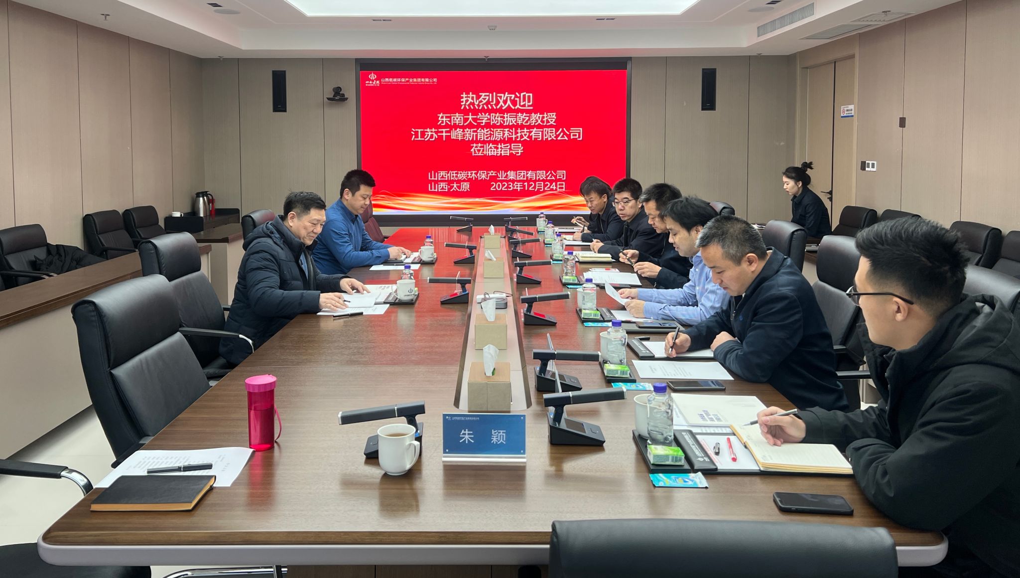 ɽ����Ͷ��̼���������붫�ϴ�ѧ��Դ������ѧԺ������̸����