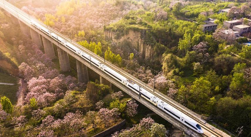 ɽ����Ͷ��ʵ��˫̼��ս�Լ����ƽ���̼������ҵ