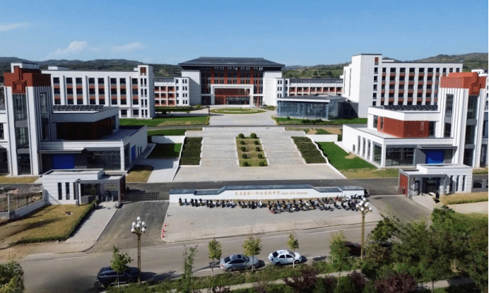 ɽ����Ͷ����������ʯ�ص�һְҵ�߼���ѧ�½���Ŀ��ǰ13���½���ʹ��